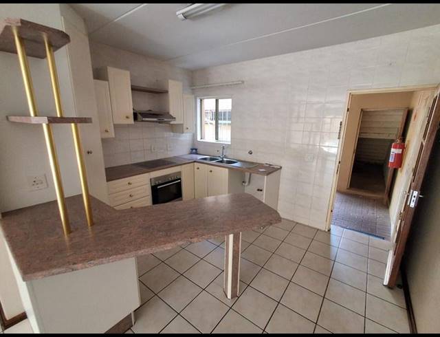 2 BEDROOM TOWNHOUSE FOR SALE IN NEW REDRUTH